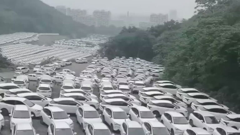 Así de impactantes son los cementerios de coches eléctricos en China