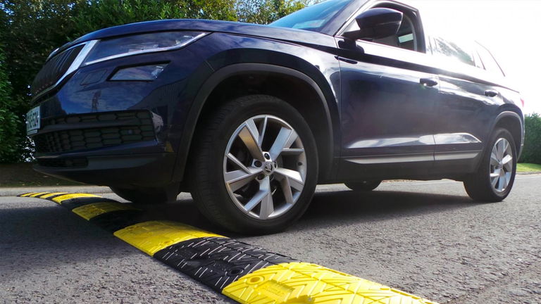 Cómo evitar los daños que causan los badenes en tu coche