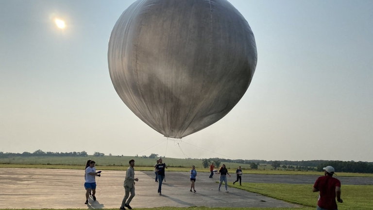 Hemos detectado señales extrañas en la estratosfera, y todo gracias a estos globos con paneles solares