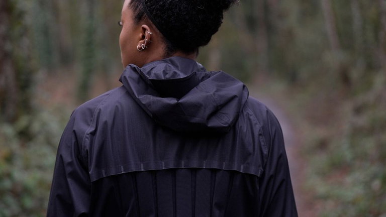 Nike presenta su primera chaqueta inteligente, así funciona la "Aerogami"