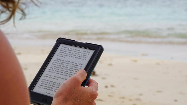 Descubren el gravísimo problema de Amazon con los libros electrónicos generados por IA