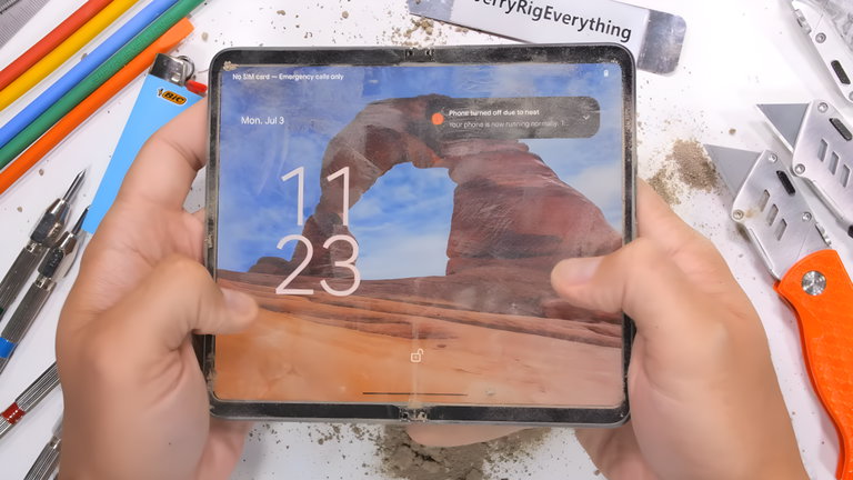 Un youtuber pone a prueba la resistencia del Pixel Fold y el resultado es calamitoso
