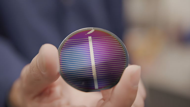 La NASA se alía con Blue Origin para la fabricación de células solares a partir de polvo lunar