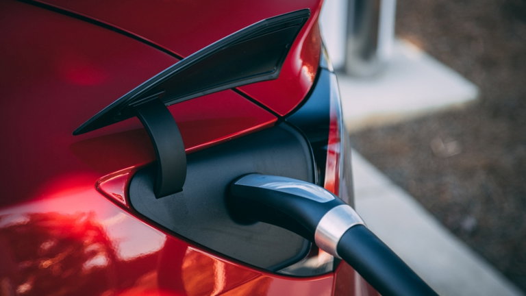 Nueva normativa europea para la recarga de coches eléctricos: estos son los cambios