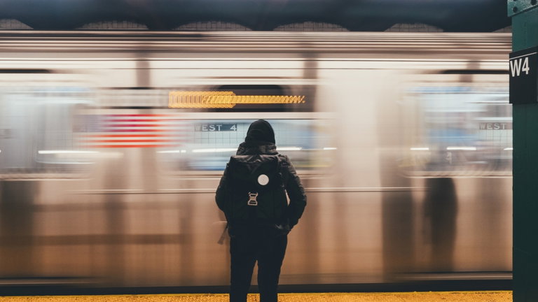 El metro de Nueva York utiliza IA para conocer quien entra sin pagar y el software tiene firma española
