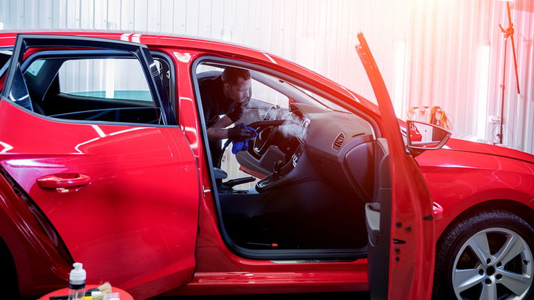 Cómo eliminar el olor a tabaco del coche