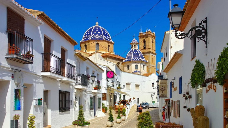 No hace falta salir de España para visitar Santorini: este pueblo de Alicante tiene todo lo que necesitas