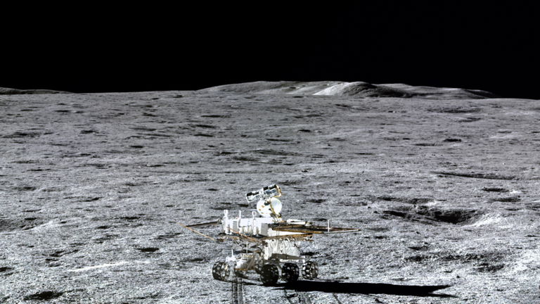 Este rover chino desvela al mundo lo que hay a 300 metros de profundidad en la Luna