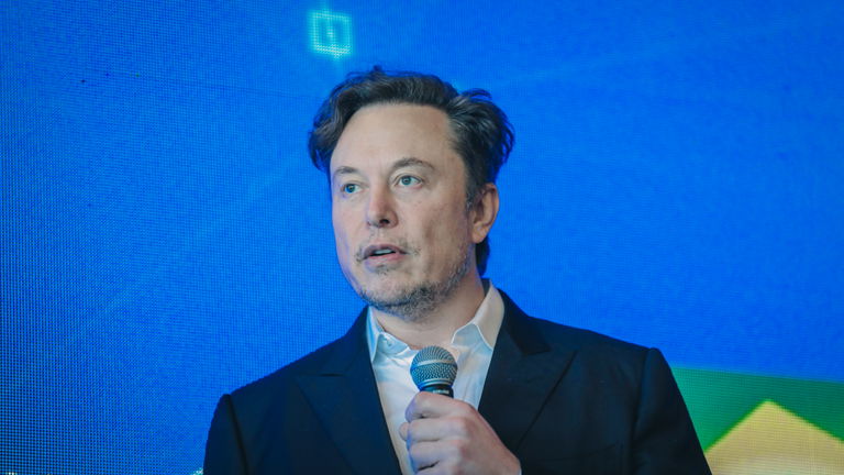 Después de echar al 70% de la plantilla, Elon Musk se ha dado cuenta de que necesita a gente para X