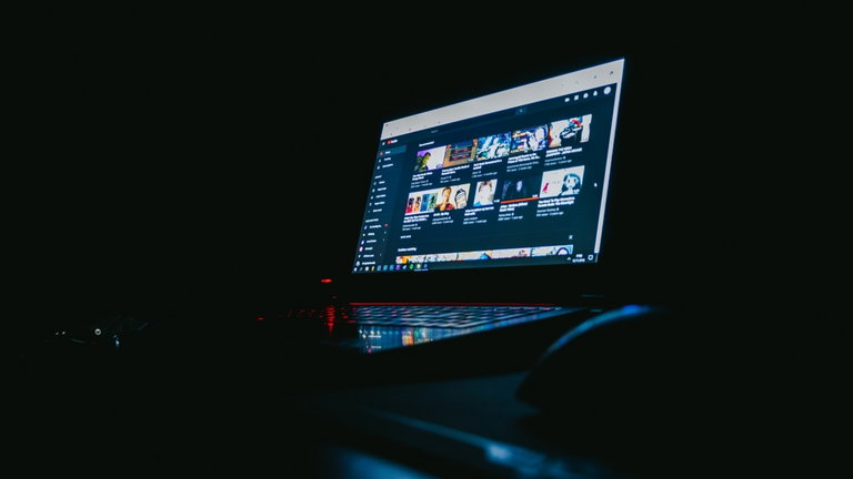 YouTube ataca a los conspiranoicos: combatirá la desinformación en materia de salud y medicina