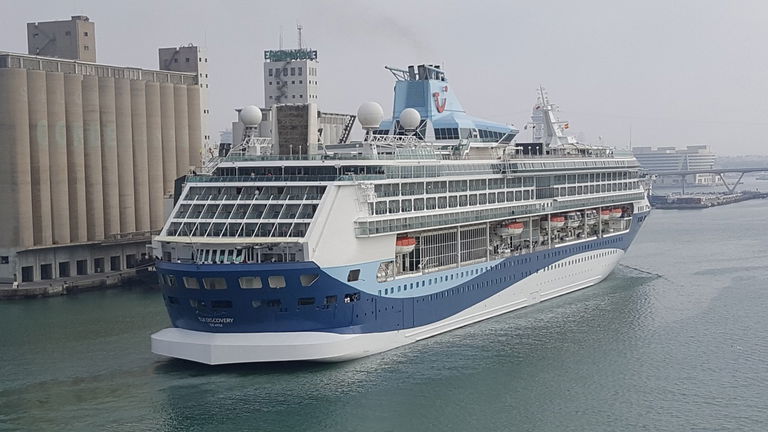 Por qué flotan los barcos en el agua y no se hunden