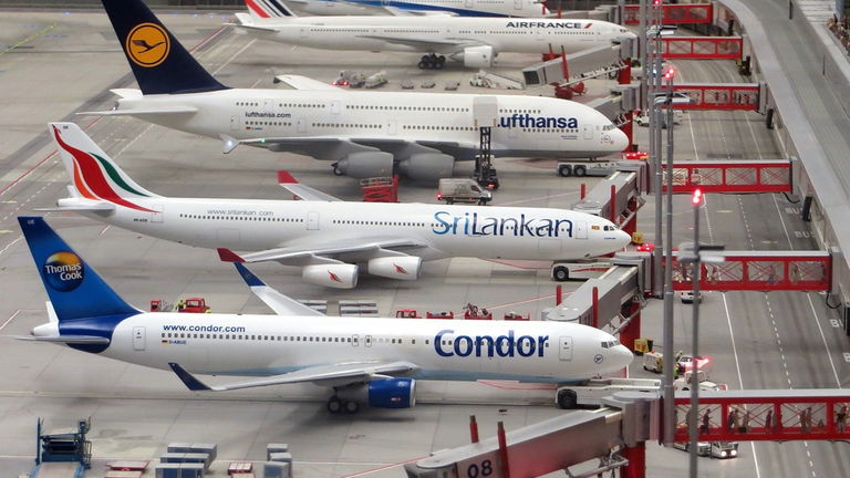 Por qué los aviones comerciales suelen ser de color blanco