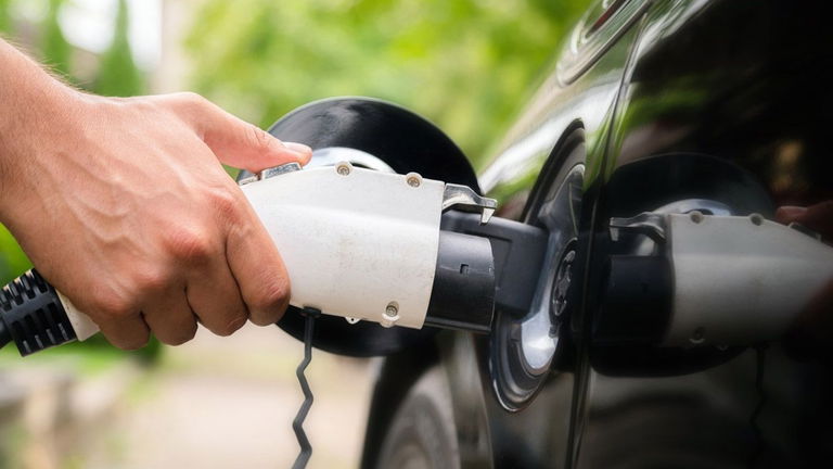 Puntos de carga rápida y ultrarápida en España: dónde están, cuánto cuestan y qué compañías los ofrecen