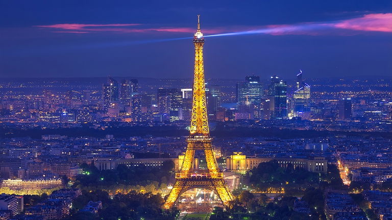 La Torre Eiffel se ha pintado casi veinte veces y es su secreto para que pueda estar en pie para siempre