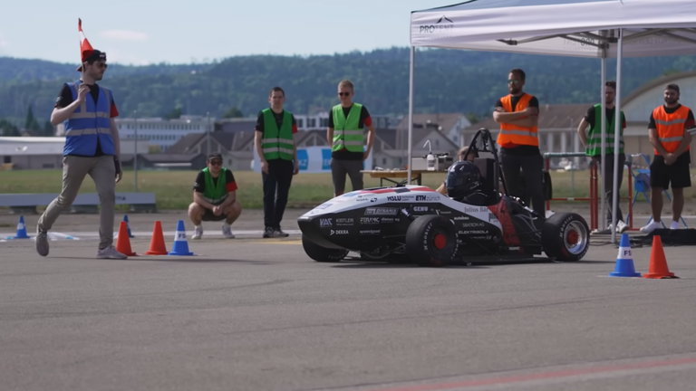 Este vehículo eléctrico acaba de lograr el récord de aceleración de 0 a 100 km/h en menos de un segundo