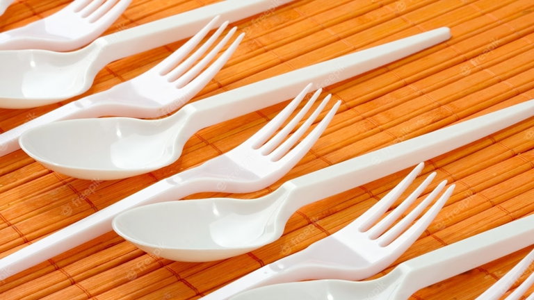 El ser humano tiene un nuevo enemigo al que combatir para reducir el cambio climático: el tenedor de plástico