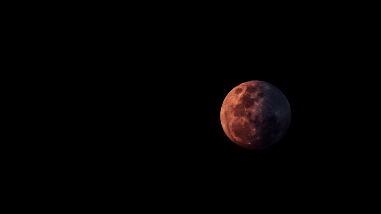 Los astrónomos avisan de que hoy será la última superluna del año y no habrá más hasta el próximo verano