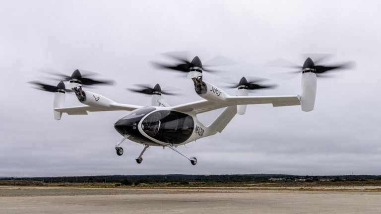 La fuerza aérea prueba con éxito el nuevo taxi eléctrico que puede alcanzar más de 300 kilómetros por hora