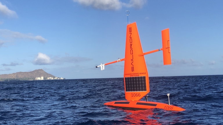 No hacen ruido y funcionan a base de aire y sol: así son los nuevos drones que protegerán la vida marina