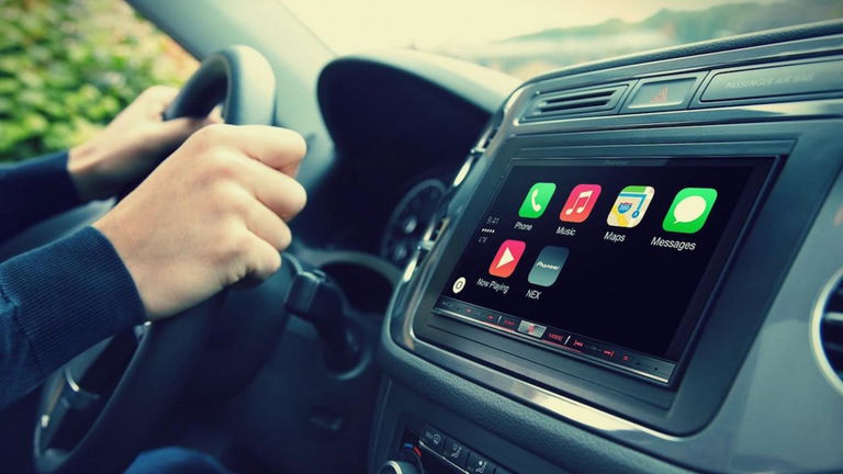 Es probable que tu coche te esté escuchando y recopilando datos sin permiso: este estudio lo demuestra