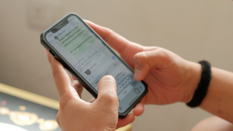 Pedir comida, comprar billetes de tren o hacer reservas, así es como WhatsApp se convertirá en una 'superapp'