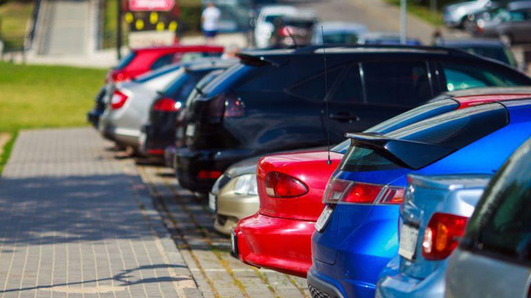 Cómo aparcar un coche rápido y fácil: todas las formas de estacionar