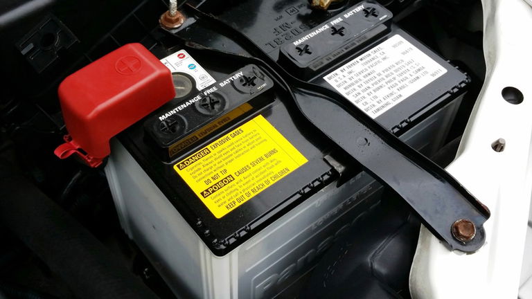 Cómo comprobar si el coche tiene batería suficiente