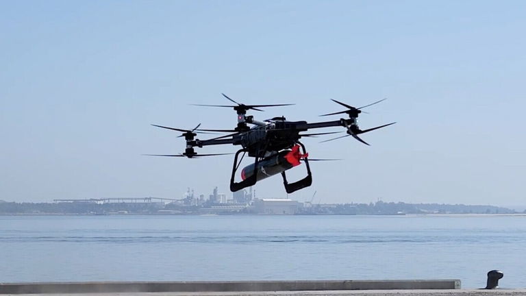 Ni en las profundidades estaremos a salvo: un dron logra lanzar un torpedo antisubmarino con éxito
