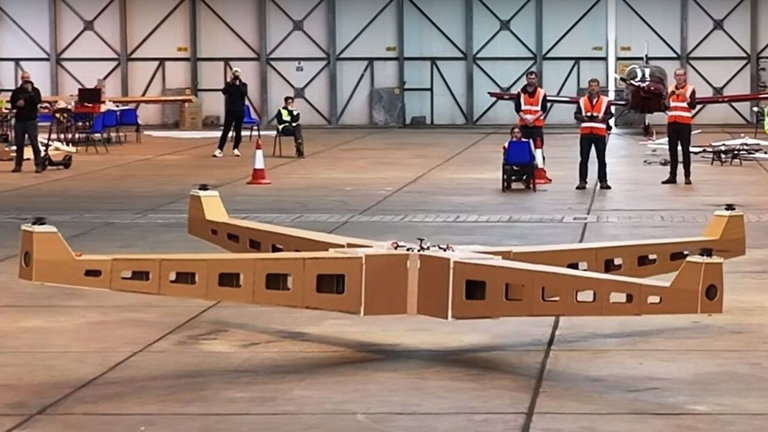 Este es el material con el que está hecho el dron cuadricóptero más grande del mundo: no es fibra de carbono