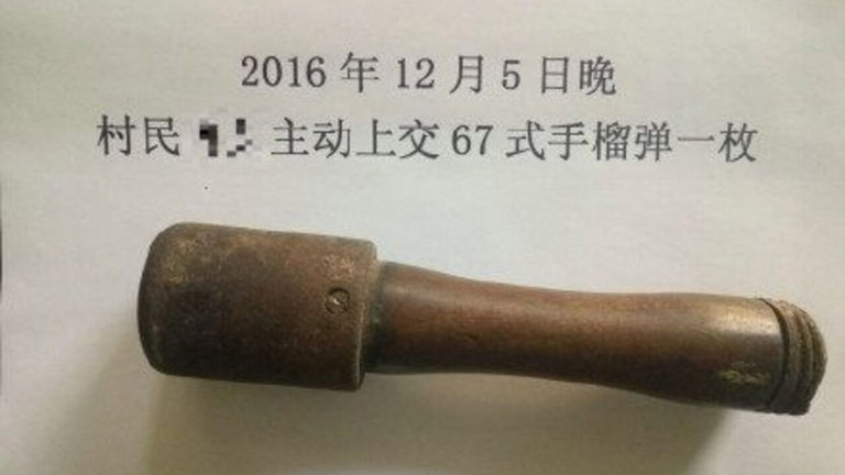 Partir nueces con una peligrosa granada de mano: lo hizo un hombre en China y durante 25 años