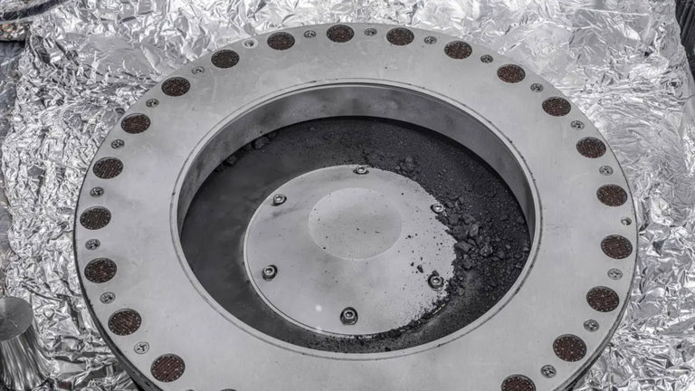 La NASA se atasca con la misión OSIRIS-REx: dos tornillos impiden acceder a las muestras de Bennu