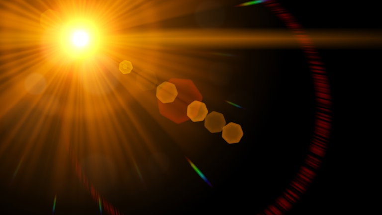 El espacio tiene ahora enormes destellos de luz después de que este cometa sufra violentas erupciones