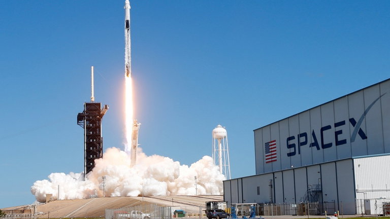 Europa pasa a depender de la tecnología de SpaceX de Elon Musk para realizar más lanzamientos de satélites