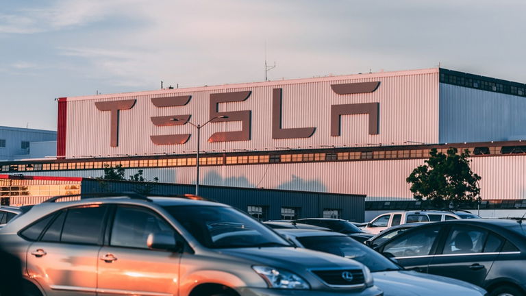 Tesla retira del mercado más de 50.000 vehículos por problemas de seguridad en los frenos