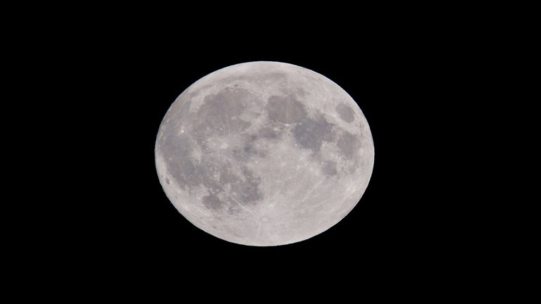 Los científicos anuncian que por fin saben de que está hecho el núcleo de la Luna: es sólido y pesa mucho