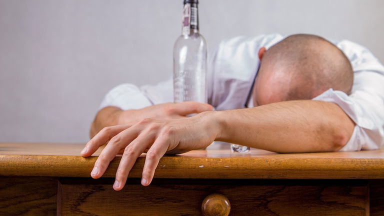 Qué pasa en tu cuerpo cuando tienes resaca y cómo evitarla