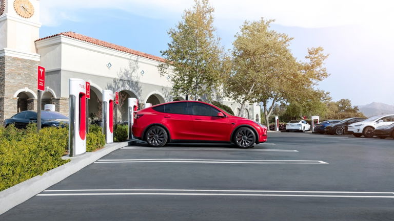 Tesla habría planteado incrementar las tarifas de la red Supercharger en momentos de mayor demanda de uso