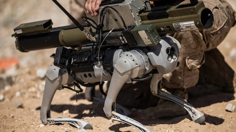 Los marines estadounidenses tienen un nuevo arma: es una cabra robótica y lanza granadas