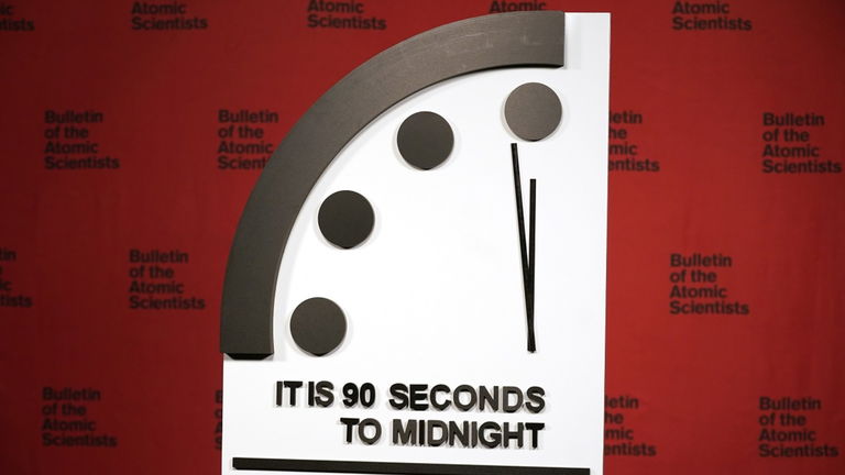 El reloj del fin del mundo se coloca a 90 segundos para la medianoche: ¿escucharemos las campanas doblar?