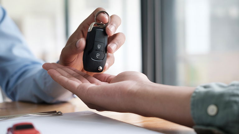 Qué documentación se necesita para vender un coche: lista completa