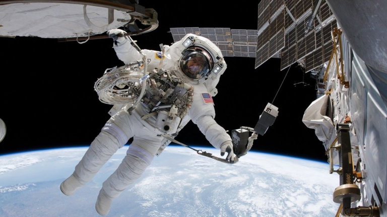 Vivir en el espacio hace que te tires más pedos. La buena noticia es que casi no huelen