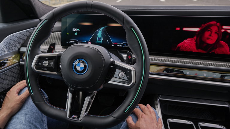 Ver series mientras conduces será posible con esta nueva función de BMW