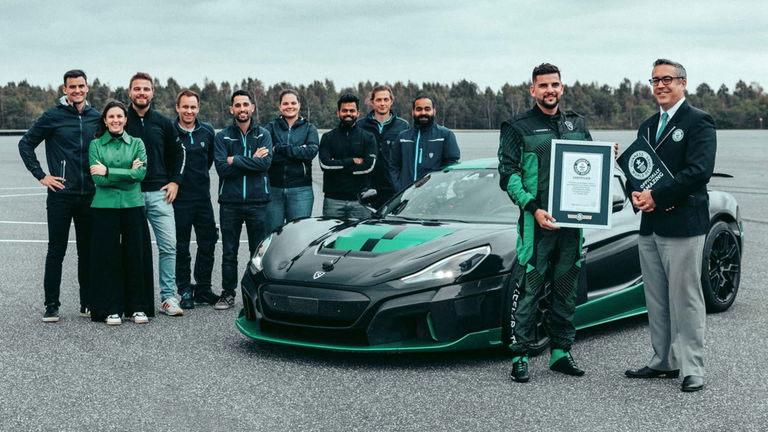 274 kilómetros por hora... marcha atrás. Otro registro para la historia del coche caza récords