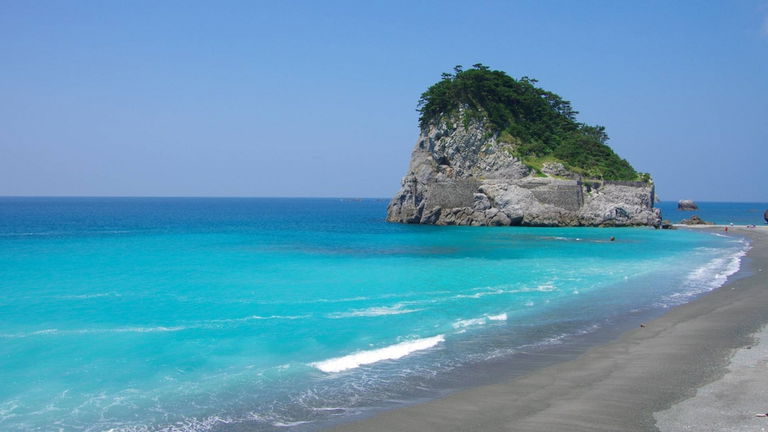 Las imágenes por satélite muestran que esta isla volcánica de Japón sigue creciendo