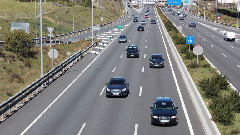 Cuál es la velocidad mínima en autovía y autopista y de cuánto son las multas por no llegar