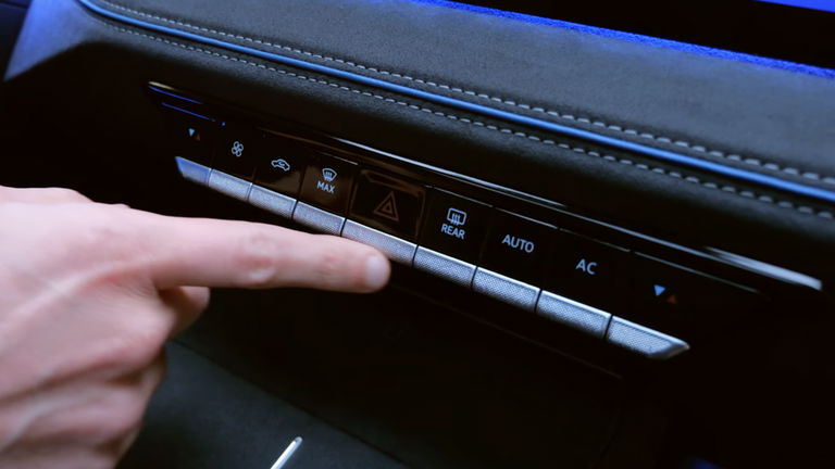 Volkswagen abandona los controles de pantalla táctil y recupera los botones analógicos para sus coches