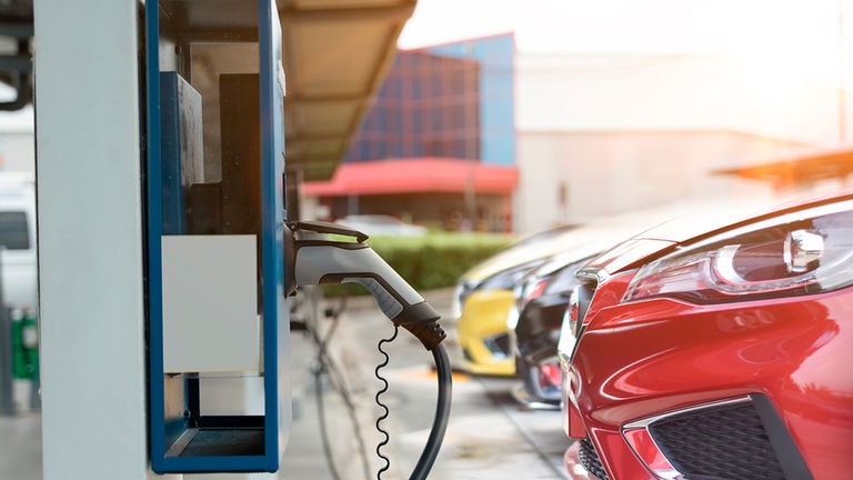 Hoteles con cargador de coche eléctrico gratis: cómo encontrarlos