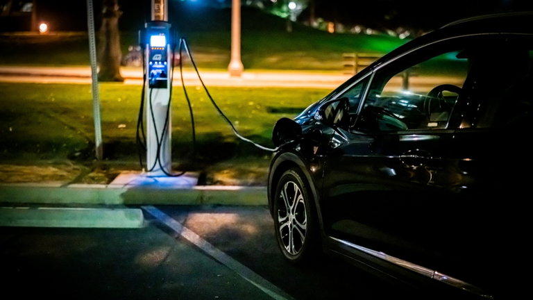 Este país tiene la solución para atraer inversiones en materia de vehículos eléctricos: relajar la fiscalidad