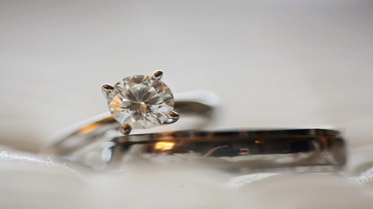 Los científicos logran crear un nuevo material casi tan duro como el diamante con un acelerador de partículas