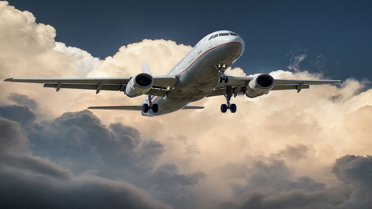 Por qué nunca debemos gritar “bomba” durante un vuelo